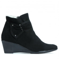 Dámské boty 242 černý velur