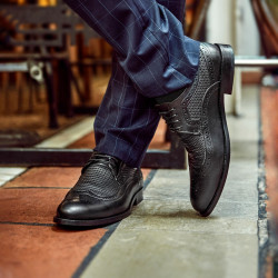 Elegantní pánské boty 904 černé lifestyle